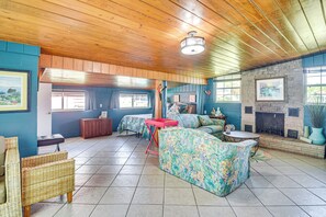 Interior - Ormond Beach Retreat: Walk to Shore & Shops! (Ormond Beach)