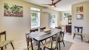 A dining area with a table, chairs, and a ceiling fan. - Ormond Beach Retreat: Walk to Shore & Shops! (Ormond Beach)