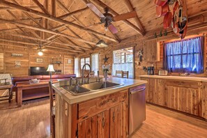 Interior - Rustic Canyon Lake Cabins w/ Hot Tub on ~ 3 Acres (Canyon Lake)