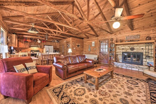 Rustic Canyon Lake Cabins w/ Hot Tub on ~ 3 Acres