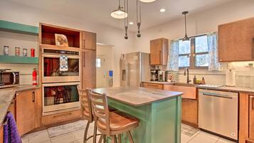 House (2 Bedrooms) | Private kitchen | Microwave, oven, stovetop, dishwasher