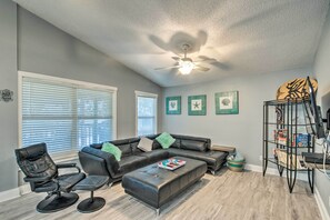 House (2 Bedrooms) | Interior - Pensacola Home - 2 Blocks From Boat Launch! (Pensacola)
