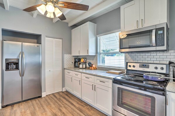 House (3 Bedrooms) | Interior - Bright Pinellas Park Getaway w/ Private Pool! (Pinellas Park)