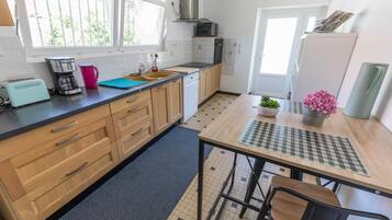 Frigorifero, microonde, forno, lavastoviglie