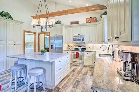 Microondas, horno, placa de cocina, lavavajillas