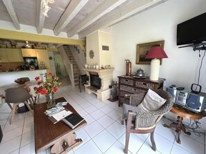 TV - Perron- - ARENGOSSE - Gîte (ARENGOSSE)