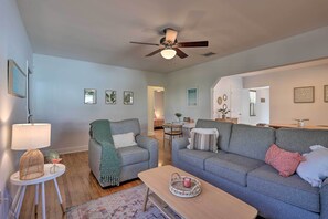 Interior - < 9 Mi to Downtown Miami - Modern Getaway (Miami Springs)