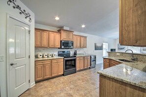 Interior - Comfortable Pensacola Home w/ Private Pool! (Pensacola)