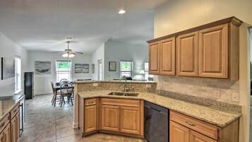 Ev (4 Bedrooms) | İç mekân