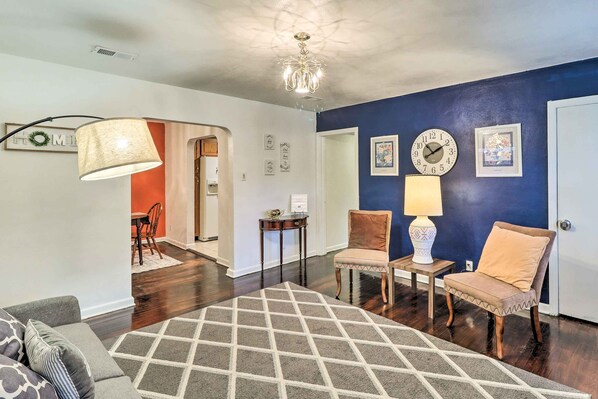 4 bedrooms, laptop workspace, iron/ironing board, bed sheets - Welcoming Jacksonville Home < 9 Mi to Beach! (Jacksonville)