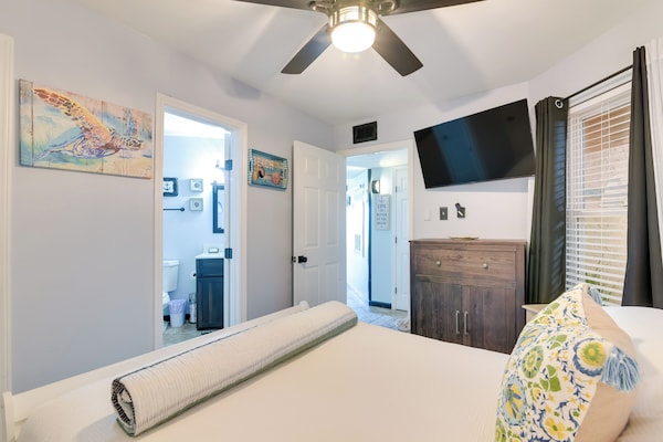 Across From Beach: Resort-style Galveston Condo - Galveston, TX