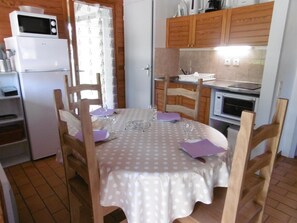 Fridge, microwave, oven, toaster - La Brande - Brocas - Gîte (BROCAS)