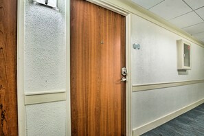 Apartment (1 Bedroom) | Interior - Hollywood Resort Retreat: Pool & Beach Access (Hollywood)