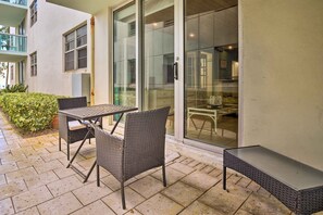 Interior - Hollywood Resort Retreat: Pool & Beach Access (Hollywood)