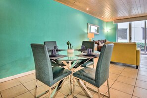 Interior - Hollywood Resort Retreat: Pool & Beach Access (Hollywood)