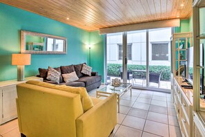 Interior - Hollywood Resort Retreat: Pool & Beach Access (Hollywood)