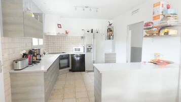 Micro-ondes, lave-vaisselle