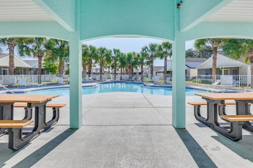 PCB Retreat w/ Patio & Grill < 1 Mi to Beach!