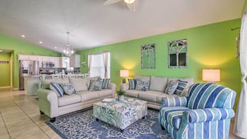 House (4 Bedrooms) | Front of property