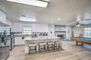 House (5 Bedrooms) | Interior - Spacious Gainesville Retreat w/ Backyard! (Gainesville)