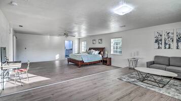 House (5 Bedrooms) | Interior