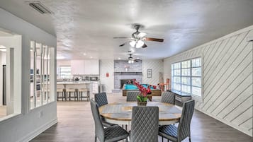 House (5 Bedrooms) | Interior