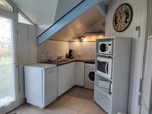 Microwave, dishwasher - Marina - ONARD - Gîte (ONARD)