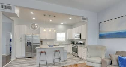 4 Blocks to Beach! Family-friendly Galveston Home