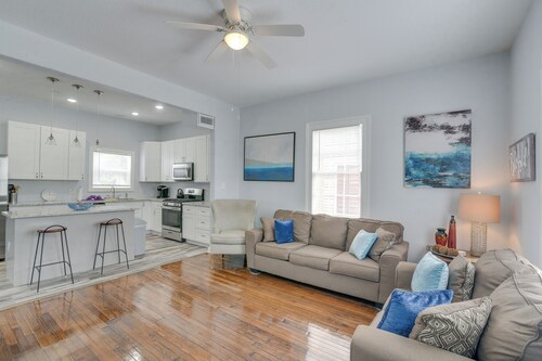 4 Blocks to Beach! Family-friendly Galveston Home