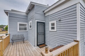 House (2 Bedrooms) | Interior - 4 Blocks to Beach: Home w/ Patio in Galveston! (Galveston)