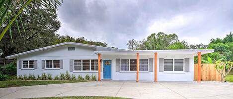 House (4 Bedrooms) | Exterior