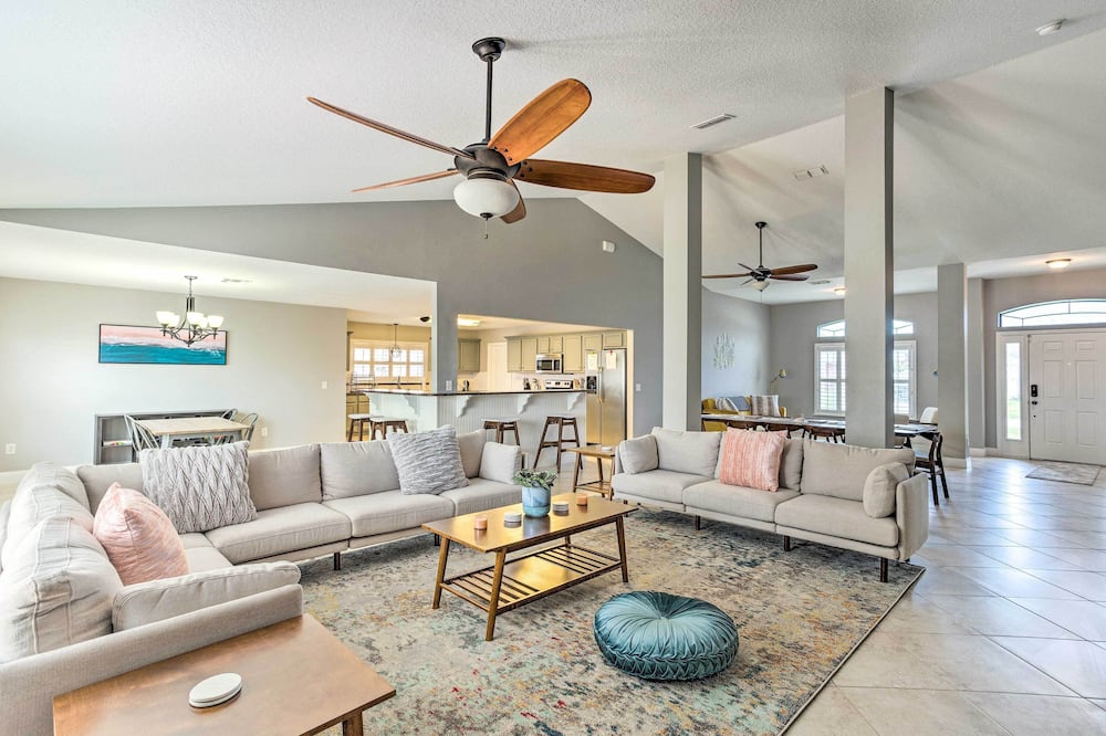 2 Mi to City Center: Spacious Port St Lucie Home! - Indian River Estates, FL
