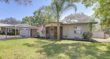 Pet-friendly Largo Escape w/ Fire Pit!
