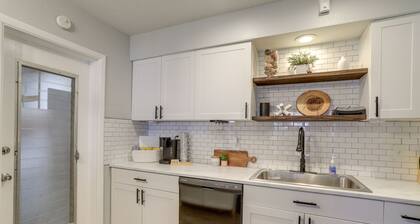 Pet-friendly Largo Escape w/ Fire Pit!