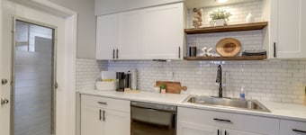Pet-friendly Largo Escape w/ Fire Pit!
