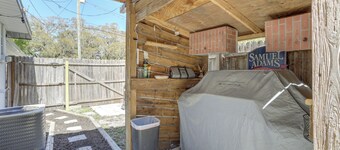 Pet-friendly Largo Escape w/ Fire Pit!