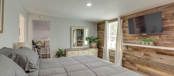 Pet-friendly Largo Escape w/ Fire Pit!