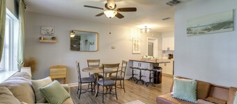 Pet-friendly Largo Escape w/ Fire Pit!
