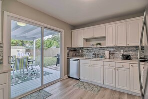 Private kitchen - Clearwater 'seaside Bungalow': Patio & Grill! (Clearwater)
