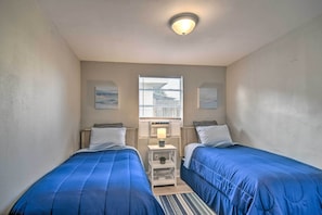3 bedrooms, laptop workspace, iron/ironing board, bed sheets