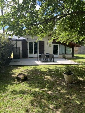 Outdoor dining - Gaillat - St-perdon - Gîte (ST-PERDON)