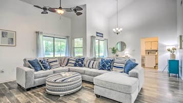 House (4 Bedrooms) | Front of property