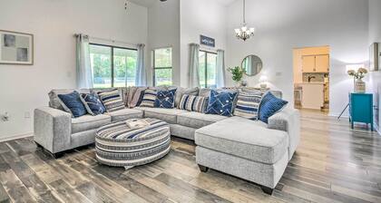 Navarre Home w/ Game Area + Screened-in Porch