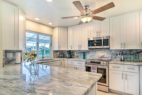 6 Mi to Dtwn Cape Coral: Home w/ Spacious Lanai!