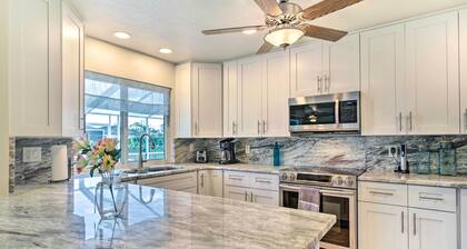 6 Mi to Dtwn Cape Coral: Home w/ Spacious Lanai!