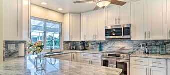 6 Mi to Dtwn Cape Coral: Home w/ Spacious Lanai!