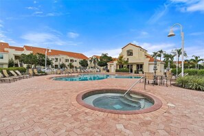 Apartment (2 Bedrooms) | Interior - Sunlit St Petersburg Condo w/ Community Pool (St. Petersburg)