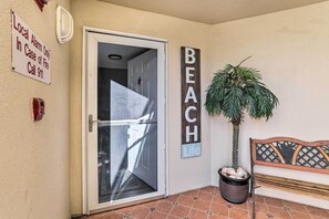 Apartment (2 Bedrooms) | Interior - Sunlit St Petersburg Condo w/ Community Pool (St. Petersburg)