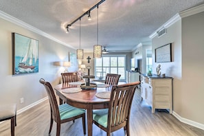 Interior - Sunlit St Petersburg Condo w/ Community Pool (St. Petersburg)