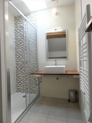 Shower, towels